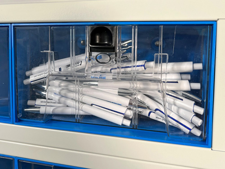 04 Tiroirs transparents rabattables Syncro Suisse